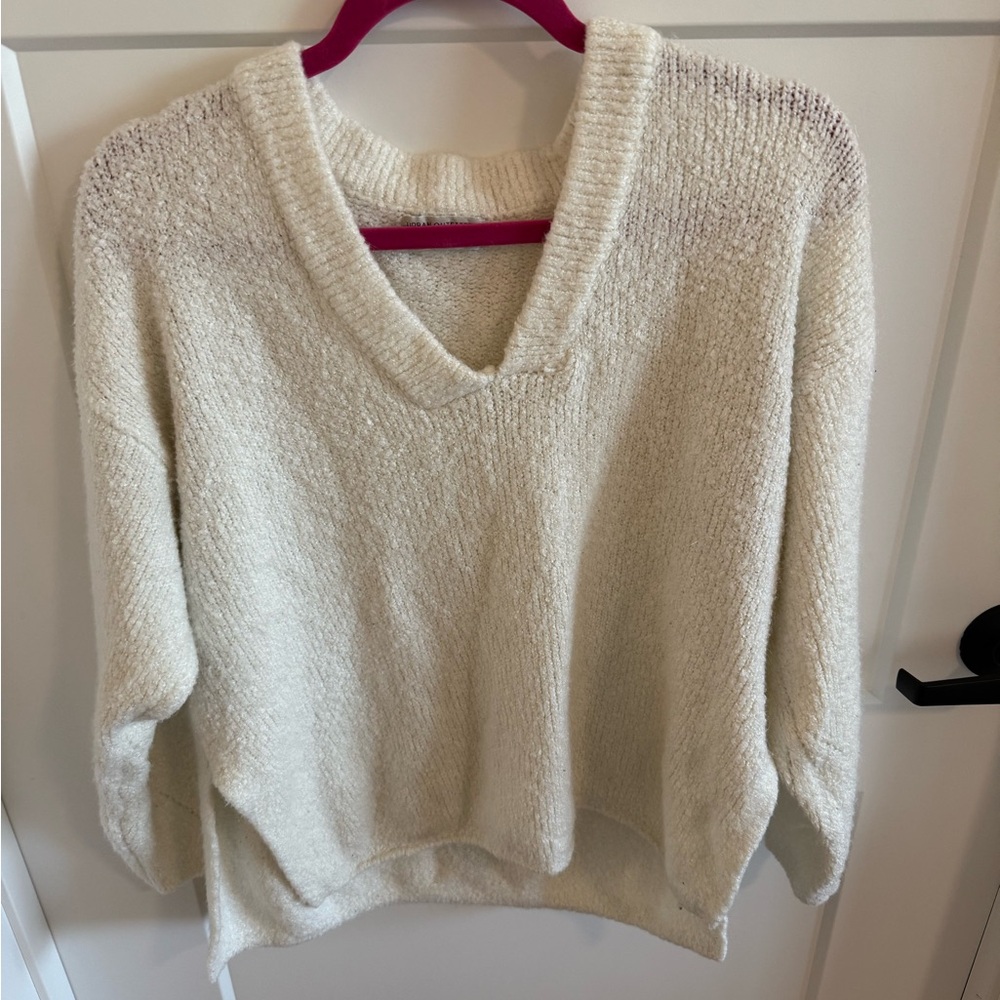 Urban Outfitters Cream Chunky Knit V-Neck Sweater Women’s L Soft Cozy Pullover
